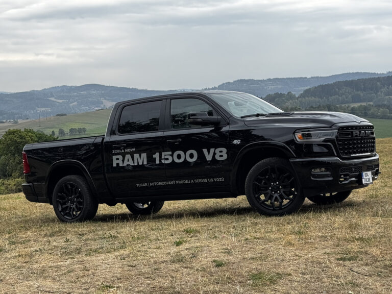 RAM napravil svou největší chybu. Osmiválcový HEMI je zpět a v obřím pick-upu dává dokonalý smysl