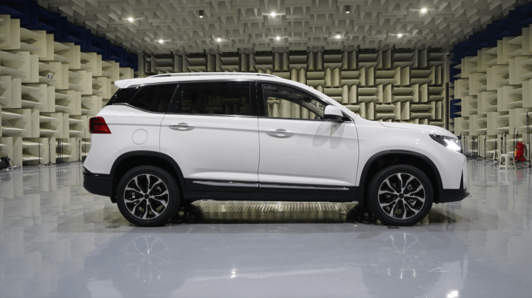 Velké rodinné SUV za cenu malé škodovky láká Čechy. Má 170 koní, automat a luxusní výbavu