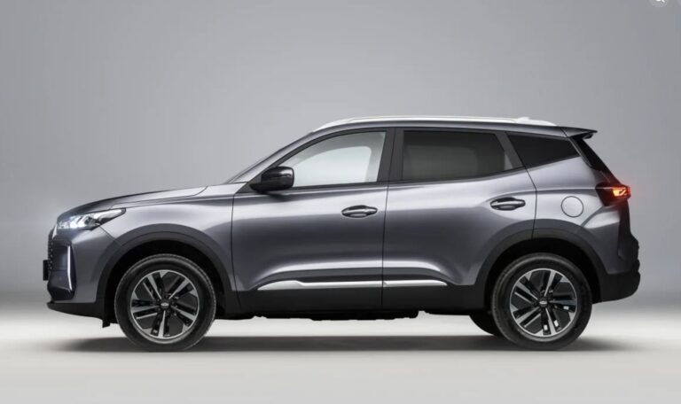 Dacia má problém. Toto SUV je levnější, výkonnější, lépe vybavené a jezdí za 4 litry