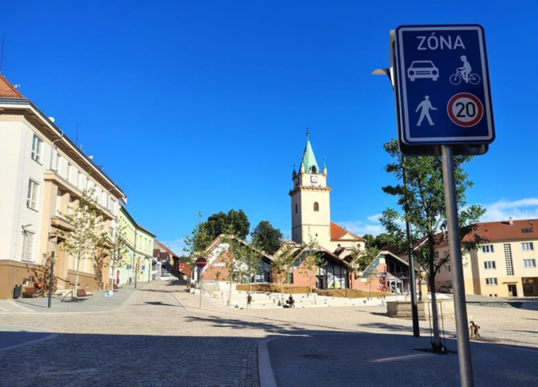 V Česku přibývají sdílené zóny. Řidiči často netuší, kdo v nich má přednost
