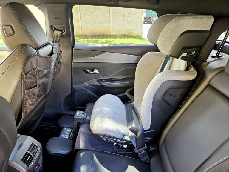 Test dětské autosedačky Thule: Pohodlí, bezpečí i opora nohou pro větší dítě