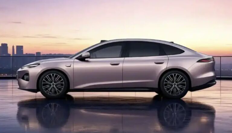 Nový BYD Seal 07 míří na prémiové sedany. Nabídne i plug-in hybrid s velkou baterií