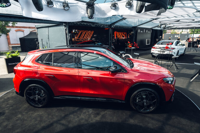 Nejmenší SUV Mercedesu už není žádný drobek. Nové GLA jsme prolezli a vzadu nás čekalo překvapení