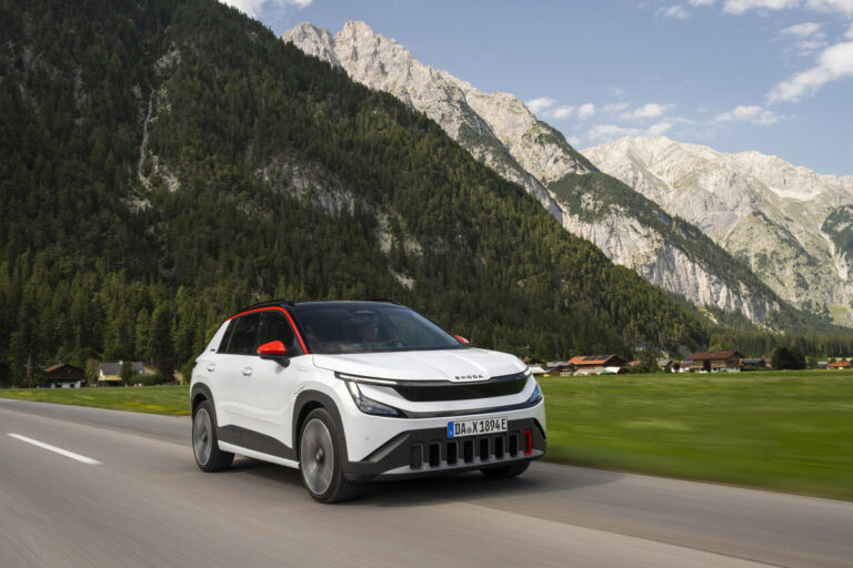 Nová Škoda Epiq klame tělem. Má 211 koní, kufr větší než Elroq a jezdí skoro jako hot hatch