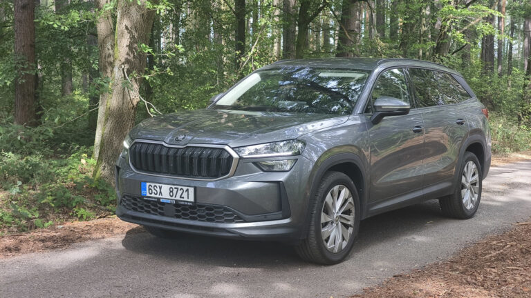 Ojetá Škoda Kodiaq za milion budí rozpaky. Nemá ani bezklíčový vstup, obhájí svou cenu?