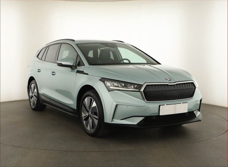 Ojeté elektromobily zlevňují o stovky tisíc. U pěti modelů se ukázalo, kdy cena padá nejvíc