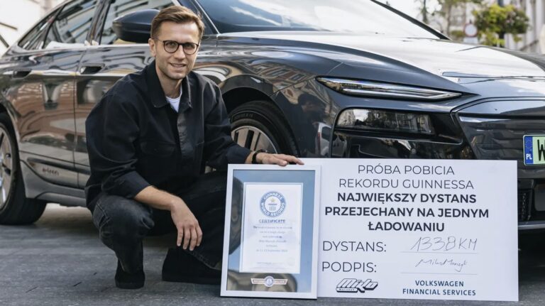 Elektromobil ujel 1 338 km bez nabíjení. Rekord padl v běžném provozu a se sériovým autem