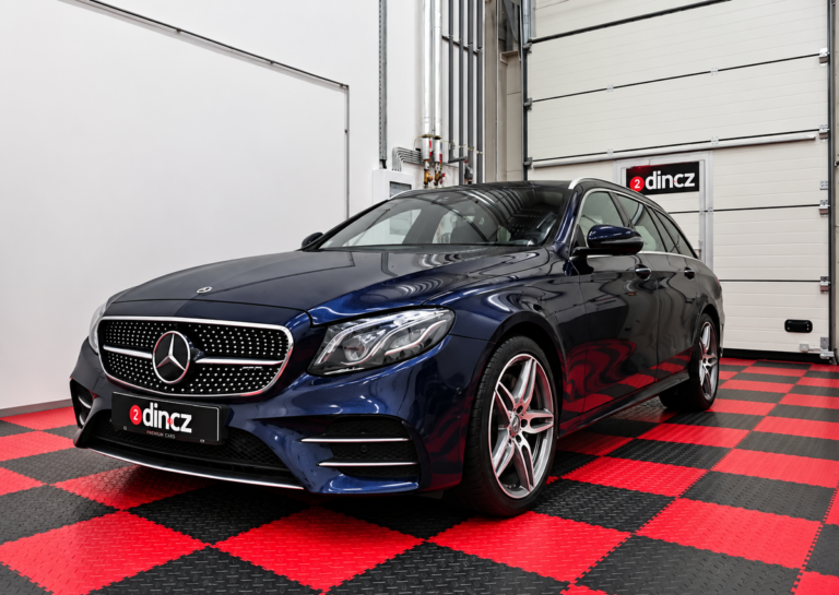 Výměnu reproduktorů v Mercedesu-Benz třídy E (2016) zajistilo 2din.cz