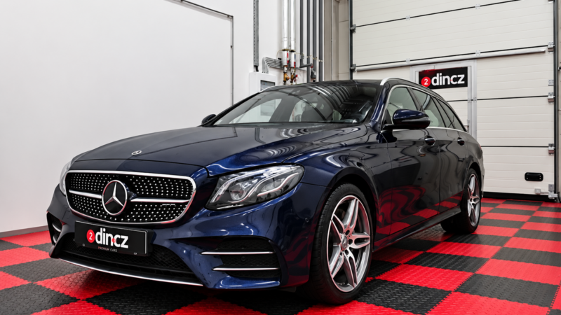 Výměnu reproduktorů v Mercedesu-Benz třídy E (2016) zajistilo 2din.cz