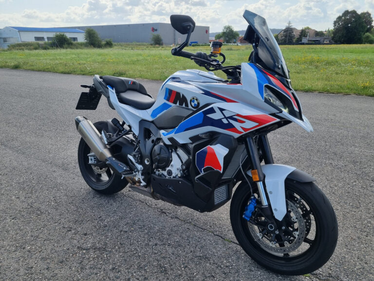 Test BMW M 1000 XR: Myslel jsem, že už mě žádná motorka nepřekvapí. Nejbrutálnější zážitek letošní sezony