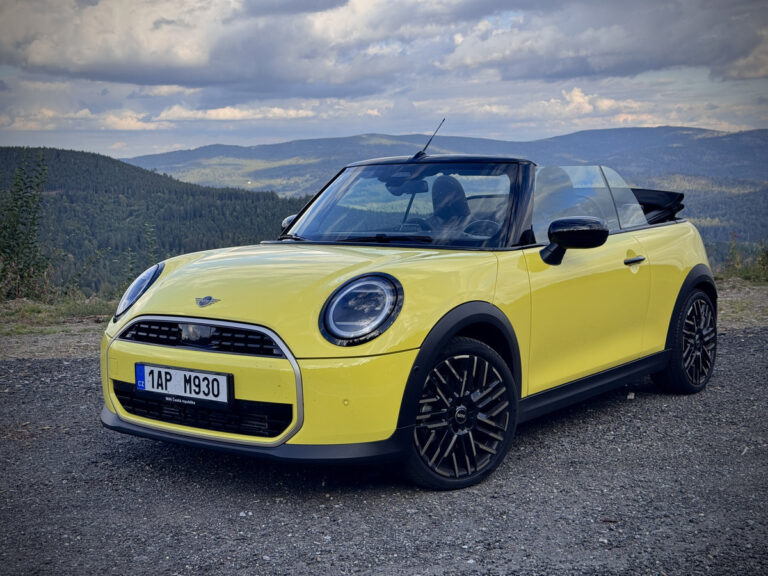 Test MINI C Cabrio: Tohle auto vám připomene, proč vás kdysi bavilo řídit