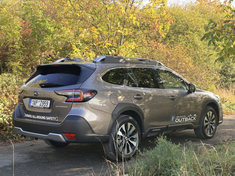 Češi mají poslední šanci na kombík doladěný k dokonalosti. Kupujte, další už nebudou. Test Subaru Outback